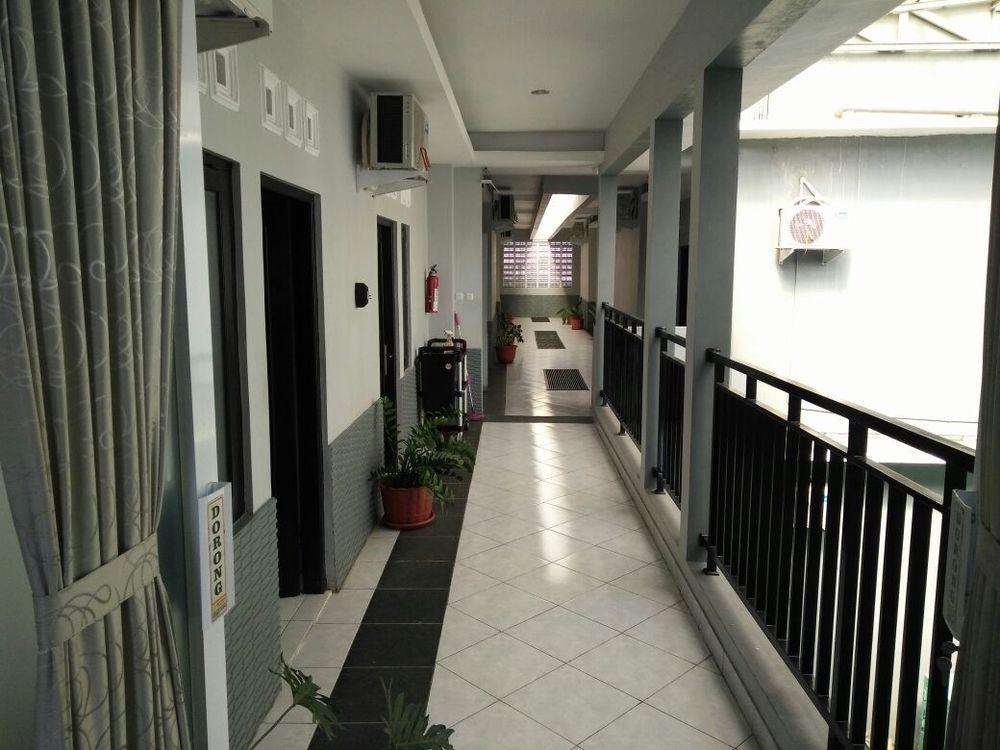 Reddoorz Plus @ Hotel Star 88 Tugu Kültér fotó