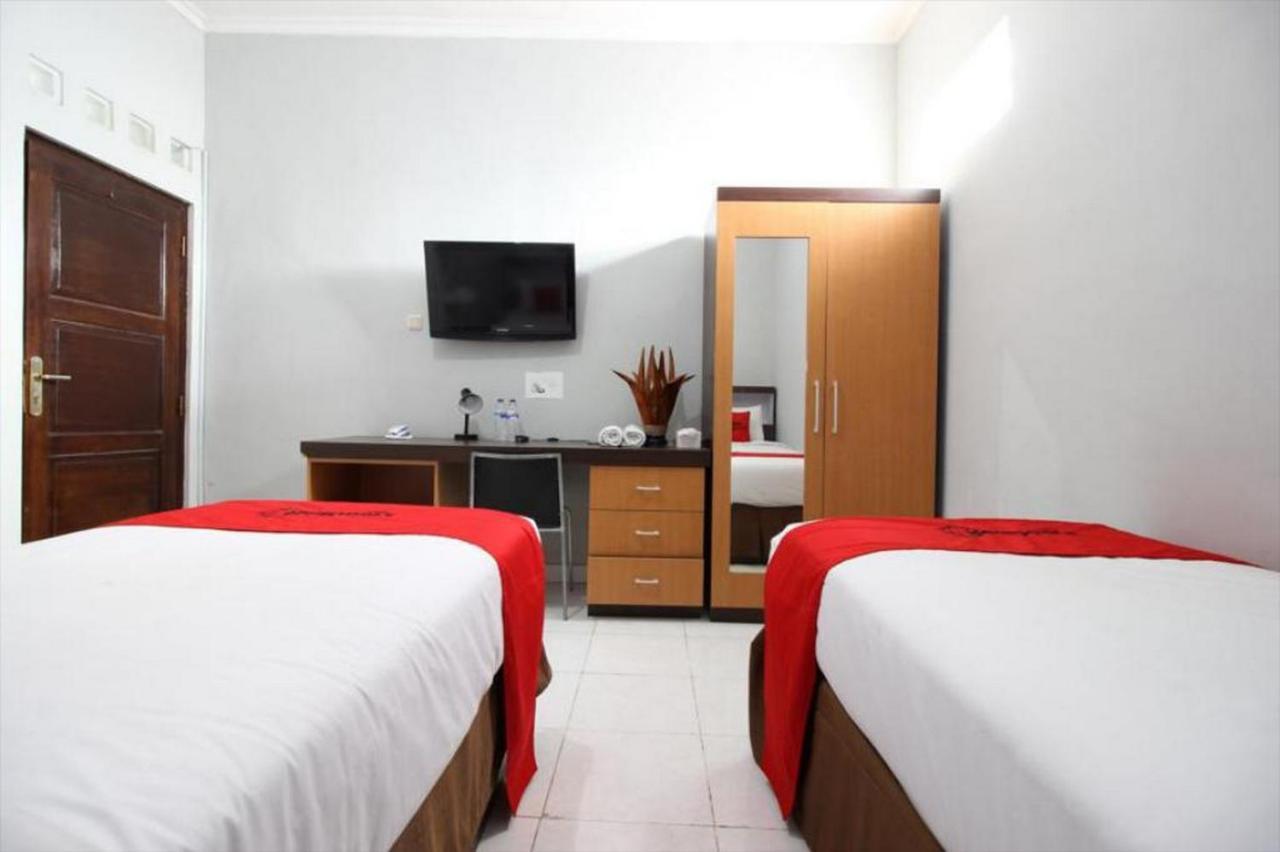 Reddoorz Plus @ Hotel Star 88 Tugu Kültér fotó
