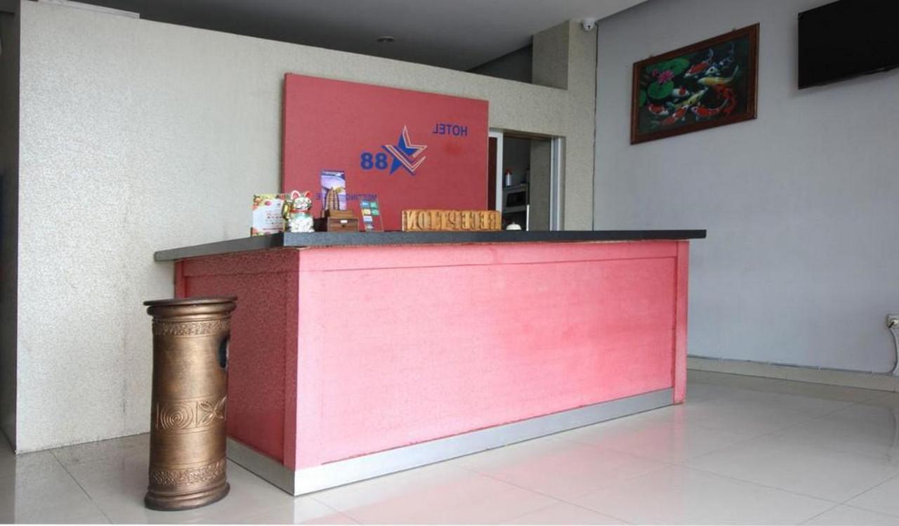 Reddoorz Plus @ Hotel Star 88 Tugu Kültér fotó